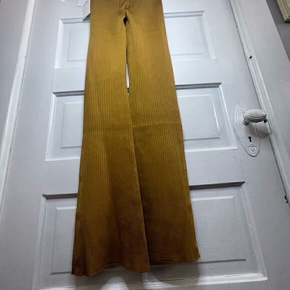 NWTs Good American Plaited Boss Flare Pants Size Medium - Picture 8 of 14